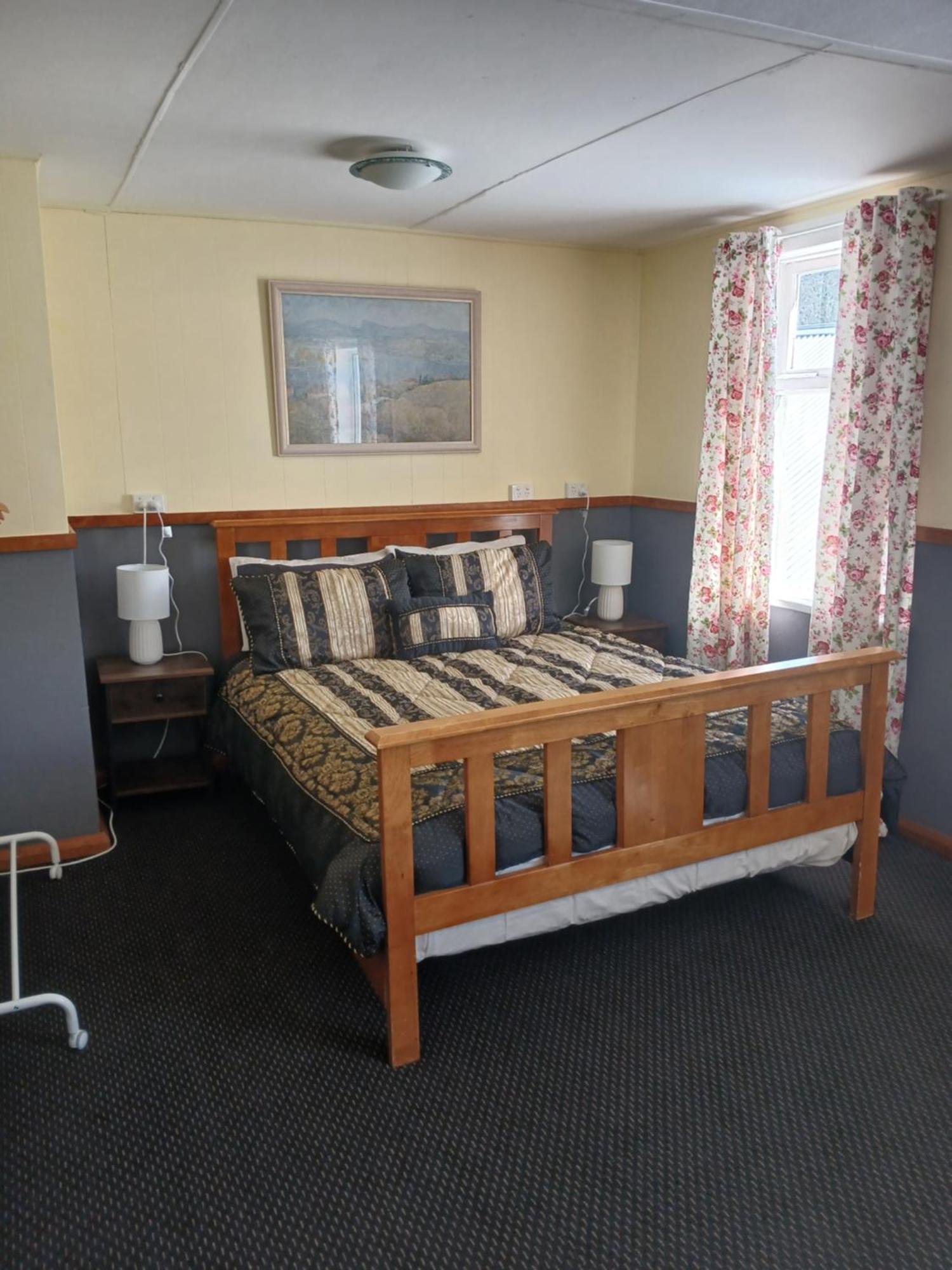 Hunters Hotel Куинстаун Экстерьер фото